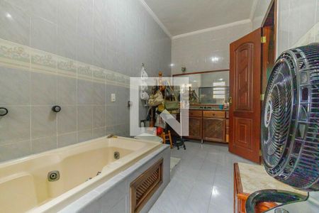 Casa de condomínio à venda com 335m², 5 quartos e 5 vagasBanheiro da Suíte 2
