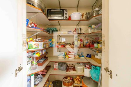 Casa de condomínio à venda com 335m², 5 quartos e 5 vagasDespensa