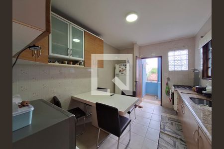 Casa à venda com 230m², 2 quartos e 2 vagasCozinha