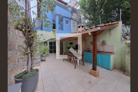 Casa à venda com 230m², 2 quartos e 2 vagasQuintal
