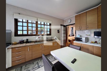 Casa à venda com 230m², 2 quartos e 2 vagasCozinha