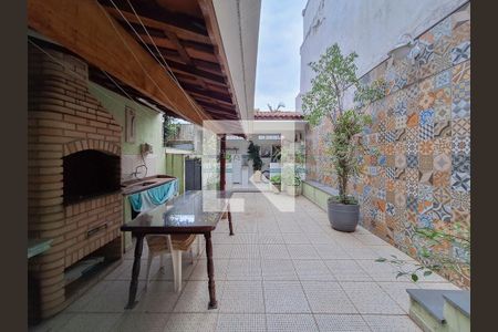Casa à venda com 230m², 2 quartos e 2 vagasQuintal