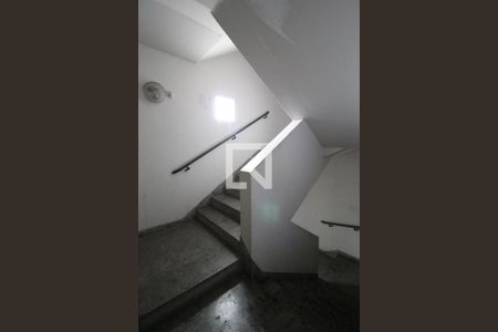 Apartamento à venda com 82m², 2 quartos e 1 vagaEscada
