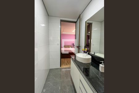 Casa à venda com 359m², 4 quartos e 5 vagasBanheiro 4