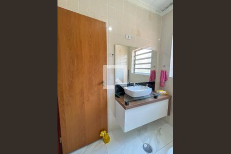 Casa à venda com 359m², 4 quartos e 5 vagasBanheiro 2