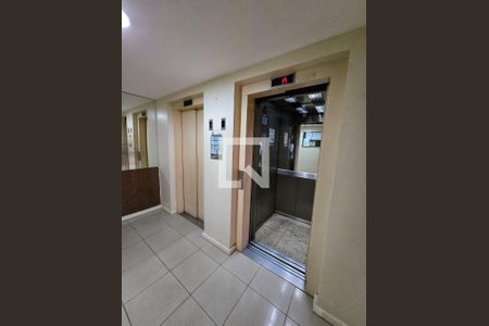 Apartamento à venda com 75m², 2 quartos e 1 vagaElevadores