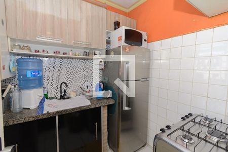 Cozinha e Área de Serviço de apartamento à venda com 2 quartos, 50m² em Califórnia, Belo Horizonte