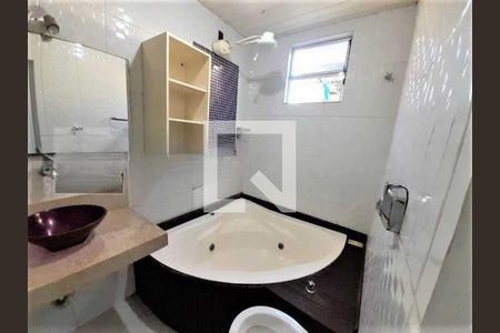 Casa à venda com 220m², 5 quartos e 3 vagas