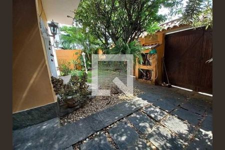 Casa de condomínio à venda com 256m², 3 quartos e 2 vagas