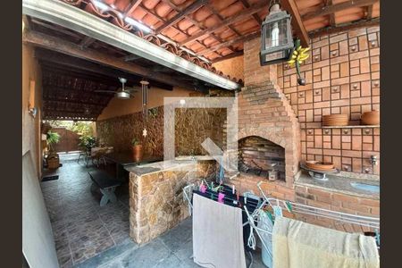 Casa de condomínio à venda com 256m², 3 quartos e 2 vagas