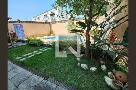 Casa de condomínio à venda com 256m², 3 quartos e 2 vagas