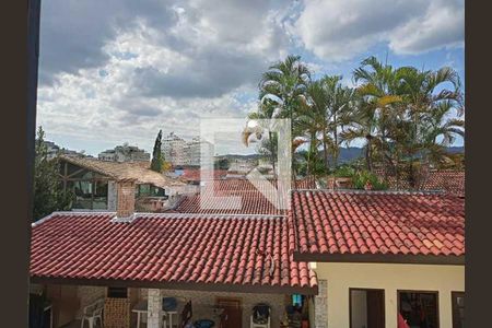 Casa de condomínio à venda com 360m², 4 quartos e 3 vagas