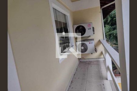 Casa de condomínio à venda com 160m², 3 quartos e 1 vaga