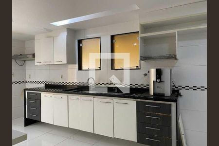 Casa de condomínio à venda com 160m², 3 quartos e 1 vaga