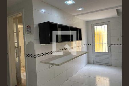 Casa de condomínio à venda com 160m², 3 quartos e 1 vaga