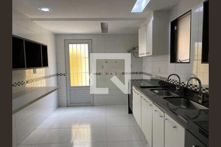 Casa de condomínio à venda com 160m², 3 quartos e 1 vaga