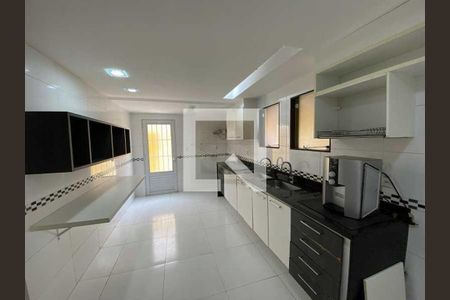 Casa de condomínio à venda com 160m², 3 quartos e 1 vaga