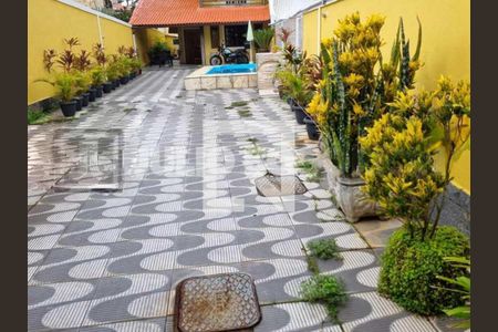 Casa de condomínio à venda com 184m², 3 quartos e 5 vagas