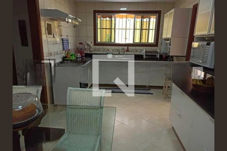 Casa de condomínio à venda com 184m², 3 quartos e 5 vagas