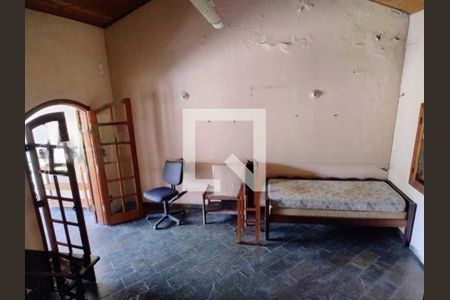 Casa à venda com 260m², 2 quartos e 4 vagas