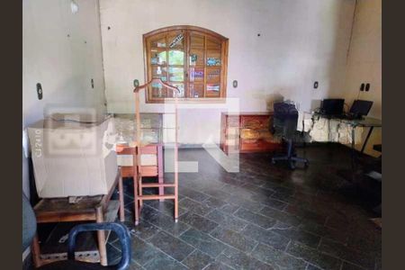 Casa à venda com 260m², 2 quartos e 4 vagas