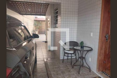 Casa à venda com 230m², 3 quartos e 3 vagas