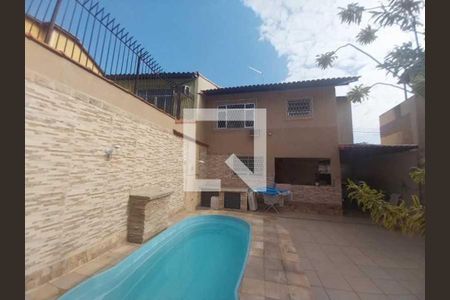 Casa à venda com 230m², 3 quartos e 3 vagas