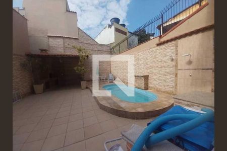 Casa à venda com 230m², 3 quartos e 3 vagas