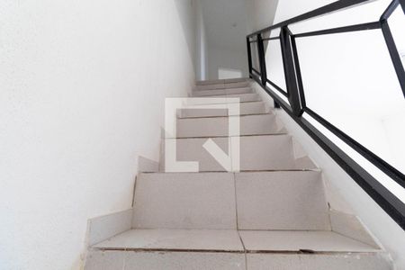 Escada de casa para alugar com 2 quartos, 500m² em Vila Ré, São Paulo