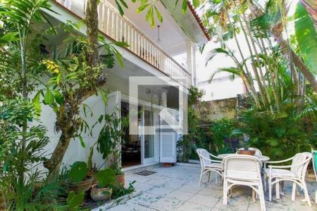 Casa à venda com 320m², 5 quartos e 2 vagas