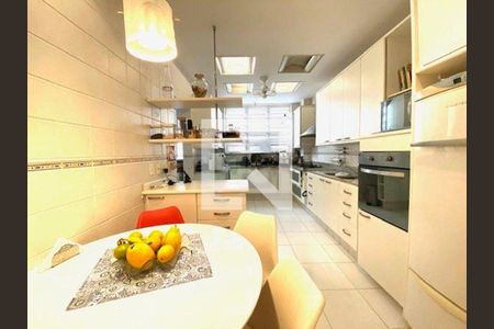 Casa à venda com 493m², 3 quartos e 3 vagas