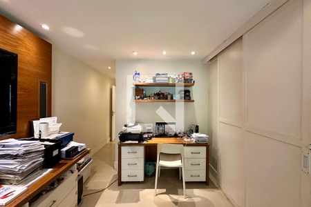 Suite 1 de apartamento à venda com 3 quartos, 156m² em Laranjeiras, Rio de Janeiro