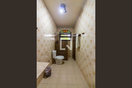 Casa para alugar com 750m², 4 quartos e 5 vagasBanheiro 1