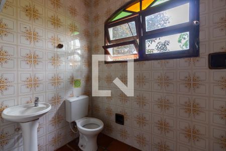 Casa para alugar com 750m², 4 quartos e 5 vagasBanheiro de Serviço