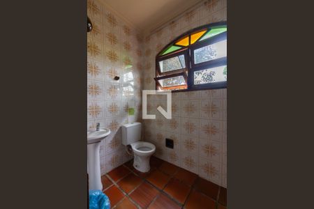 Casa para alugar com 750m², 4 quartos e 5 vagasBanheiro de Serviço