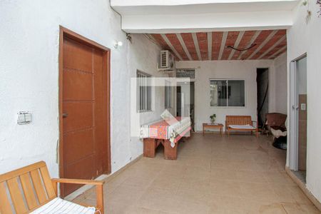 Casa de condomínio à venda com 200m², 3 quartos e 1 vagaQuintal