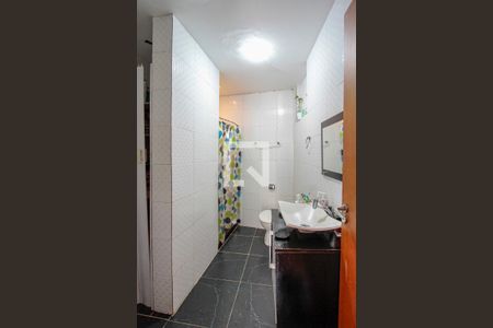 Banheiro de casa de condomínio à venda com 3 quartos, 200m² em Itanhangá, Rio de Janeiro