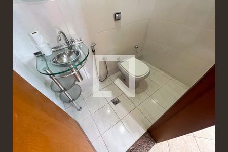 Apartamento à venda com 240m², 4 quartos e 6 vagas Apartamento à venda com 240m², 4 quartos e 6 vagasbanheiro da cozinha 2