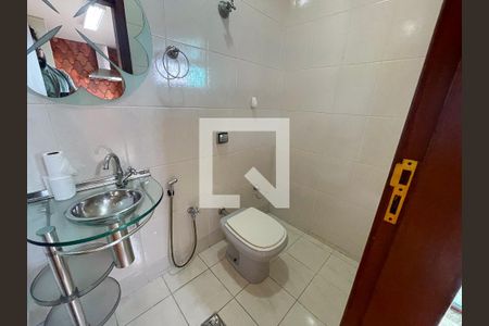 Apartamento à venda com 240m², 4 quartos e 6 vagas Apartamento à venda com 240m², 4 quartos e 6 vagasbanheiro da cozinha 2