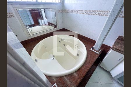 Apartamento à venda com 240m², 4 quartos e 6 vagas Apartamento à venda com 240m², 4 quartos e 6 vagasbanheiro da suíte máster