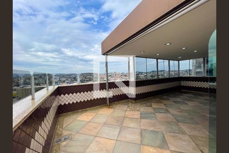 Apartamento à venda com 240m², 4 quartos e 6 vagas Apartamento à venda com 240m², 4 quartos e 6 vagasTerraço