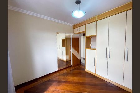 Apartamento à venda com 240m², 4 quartos e 6 vagas Apartamento à venda com 240m², 4 quartos e 6 vagasQuarto 2 - Suíte