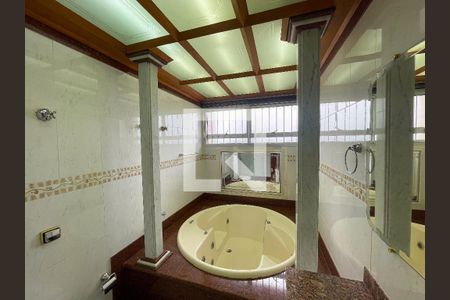 Apartamento à venda com 240m², 4 quartos e 6 vagas Apartamento à venda com 240m², 4 quartos e 6 vagasbanheiro da suíte máster