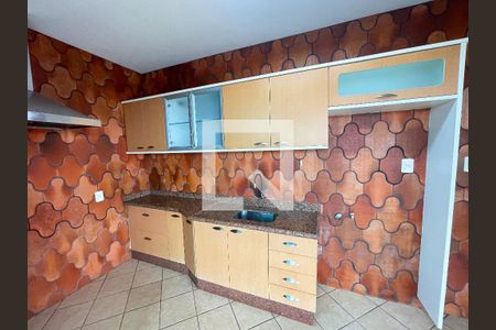 Apartamento à venda com 240m², 4 quartos e 6 vagas Apartamento à venda com 240m², 4 quartos e 6 vagasCozinha 2