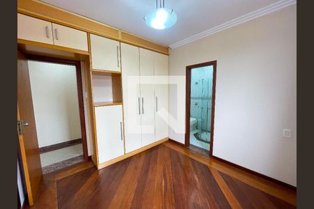 Apartamento à venda com 240m², 4 quartos e 6 vagas Apartamento à venda com 240m², 4 quartos e 6 vagasQuarto 2 - Suíte