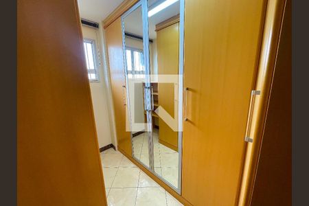 Apartamento à venda com 240m², 4 quartos e 6 vagas Apartamento à venda com 240m², 4 quartos e 6 vagasCloset Quarto 4 - Suíte máster