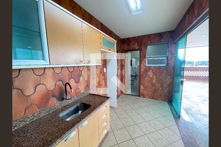 Apartamento à venda com 240m², 4 quartos e 6 vagas Apartamento à venda com 240m², 4 quartos e 6 vagasCozinha 2