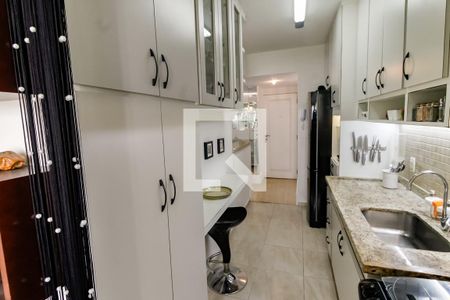 Apartamento para alugar com 68m², 3 quartos e 2 vagas Apartamento para alugar com 68m², 3 quartos e 2 vagasCozinha - Armários