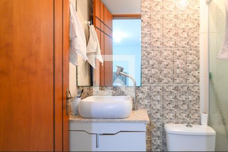 Casa à venda com 100m², 3 quartos e 2 vagas Casa à venda com 100m², 3 quartos e 2 vagasBanheiro da Suíte