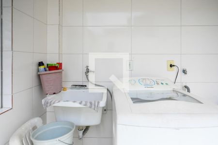 Casa à venda com 100m², 3 quartos e 2 vagas Casa à venda com 100m², 3 quartos e 2 vagasÁrea de Serviço